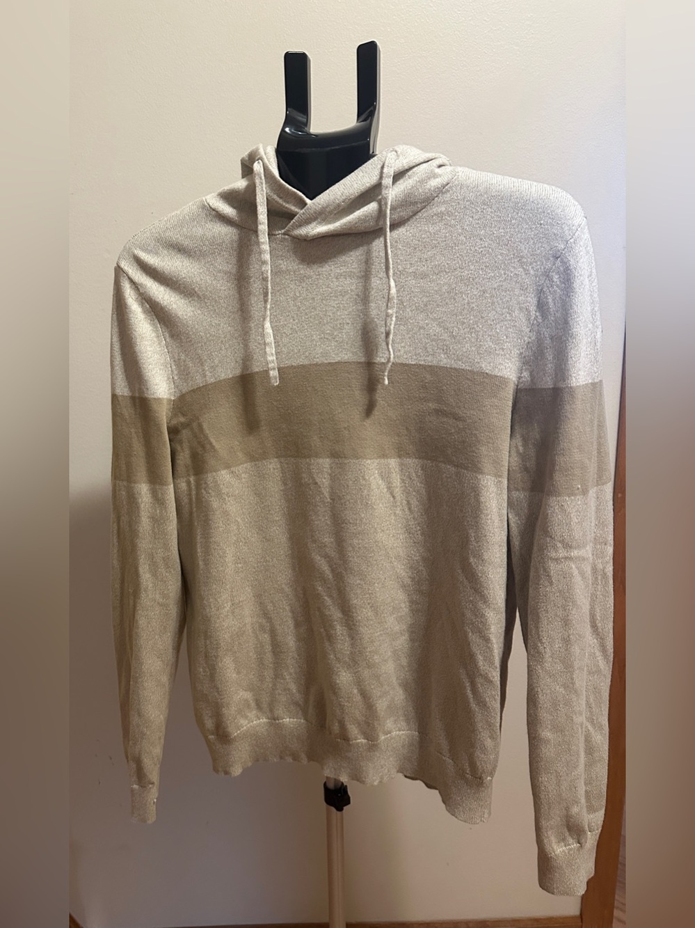 Mens size medium cream tan hooded sweater material